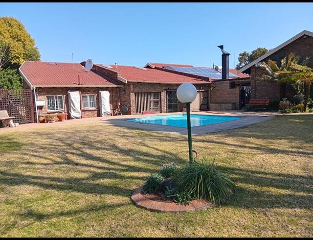 4 BEDROOM HOUSE FOR SALE IN HENNOPSPARK